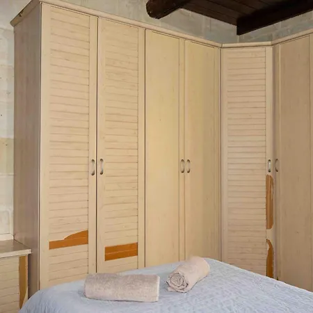 Casa 4 Floor Townhouse And Private Pool Naxxar