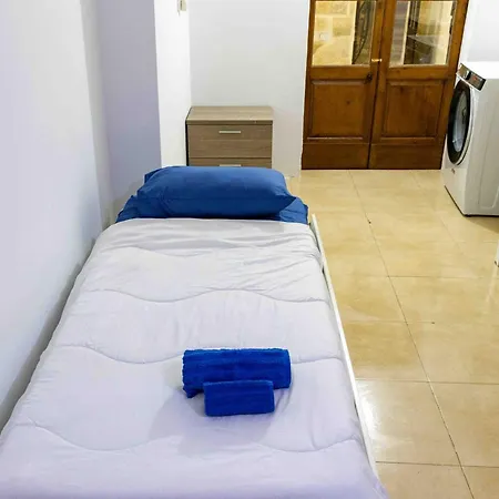 Casa 4 Floor Townhouse And Private Pool * Naxxar