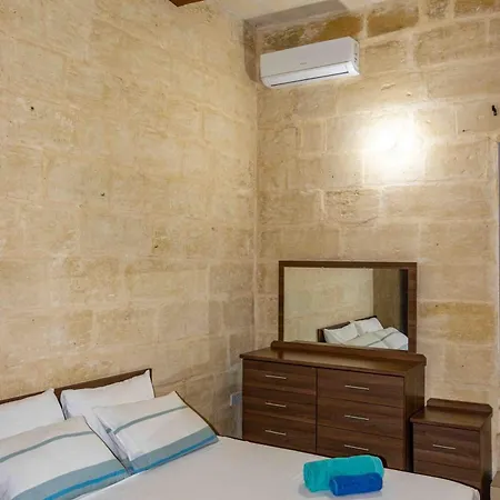 Vila Casa 4 Floor Townhouse And Private Pool Naxxar