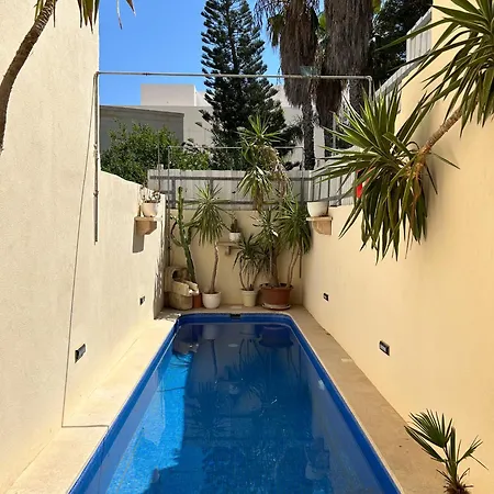 Casa 4 Floor Townhouse And Private Pool Naxxar