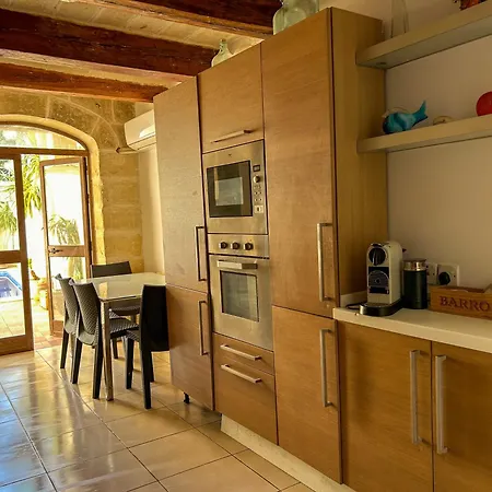 Casa 4 Floor Townhouse And Private Pool Naxxar