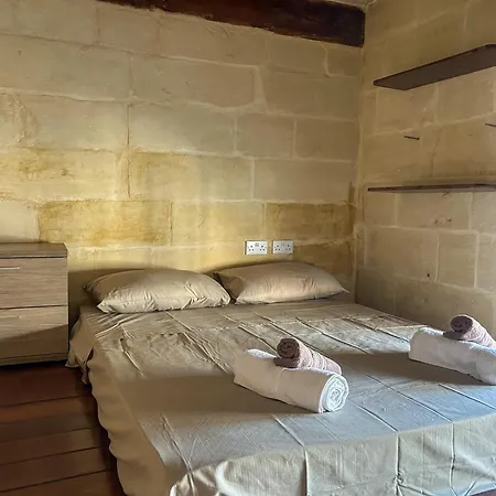 Casa 4 Floor Townhouse And Private Pool Naxxar