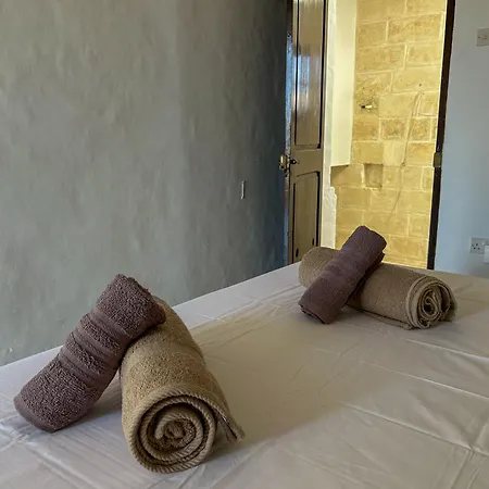 Casa 4 Floor Townhouse And Private Pool Naxxar